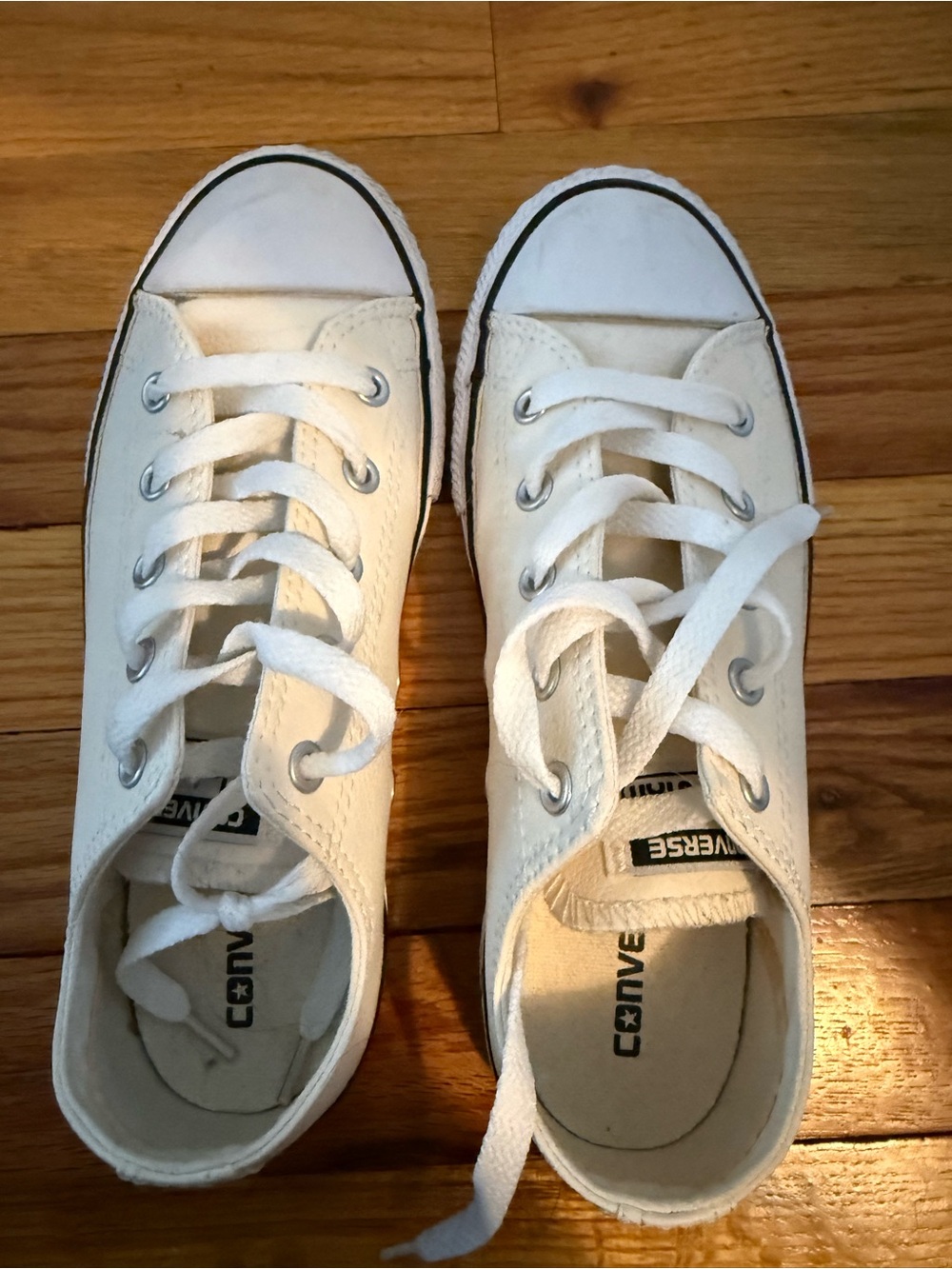 White Converse Low Top sneakers